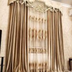 Красивый ламбрекен для комнаты, с ажурными элементами